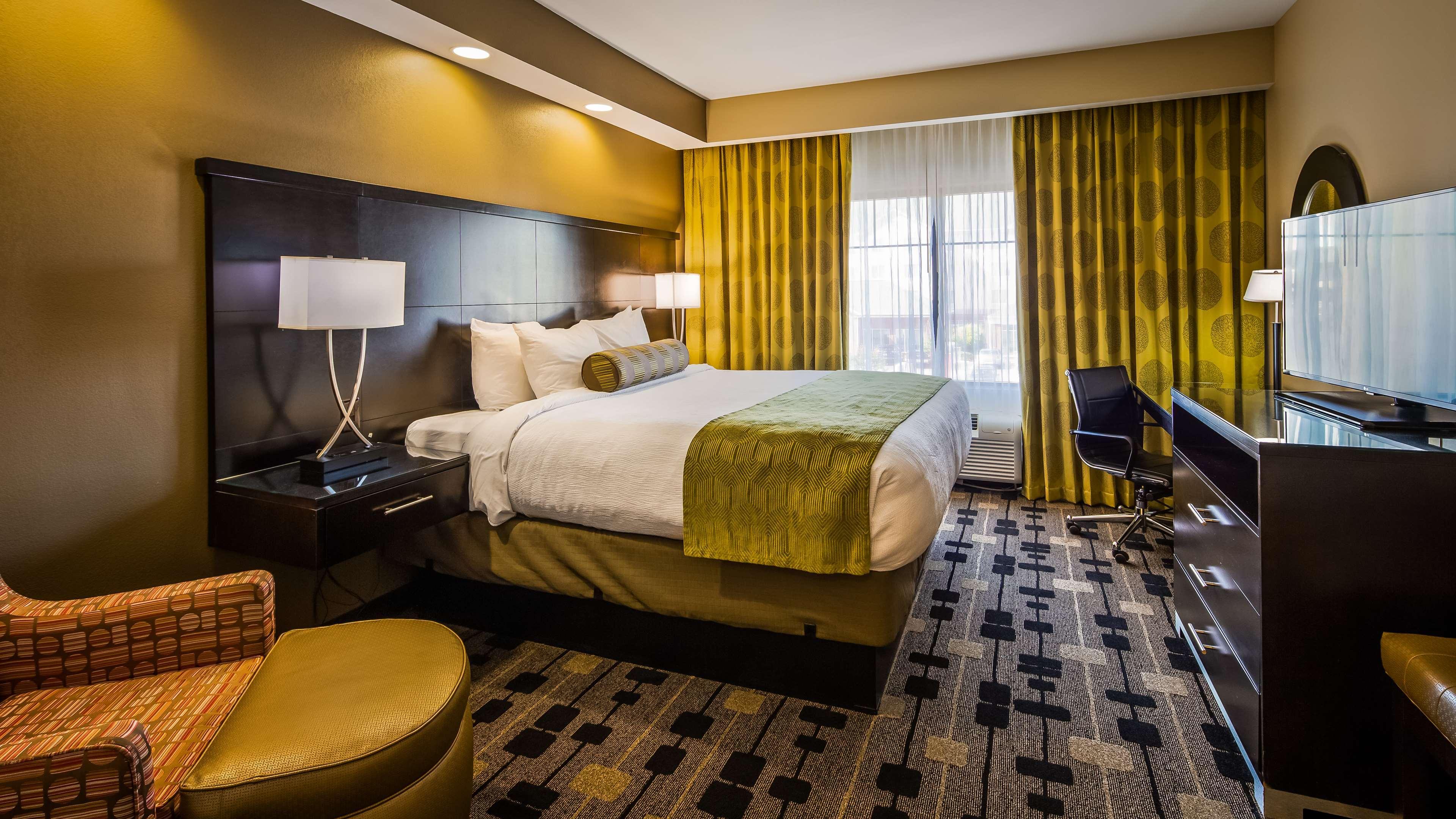 Best Western Plus University Inn Хатисбург Екстериор снимка