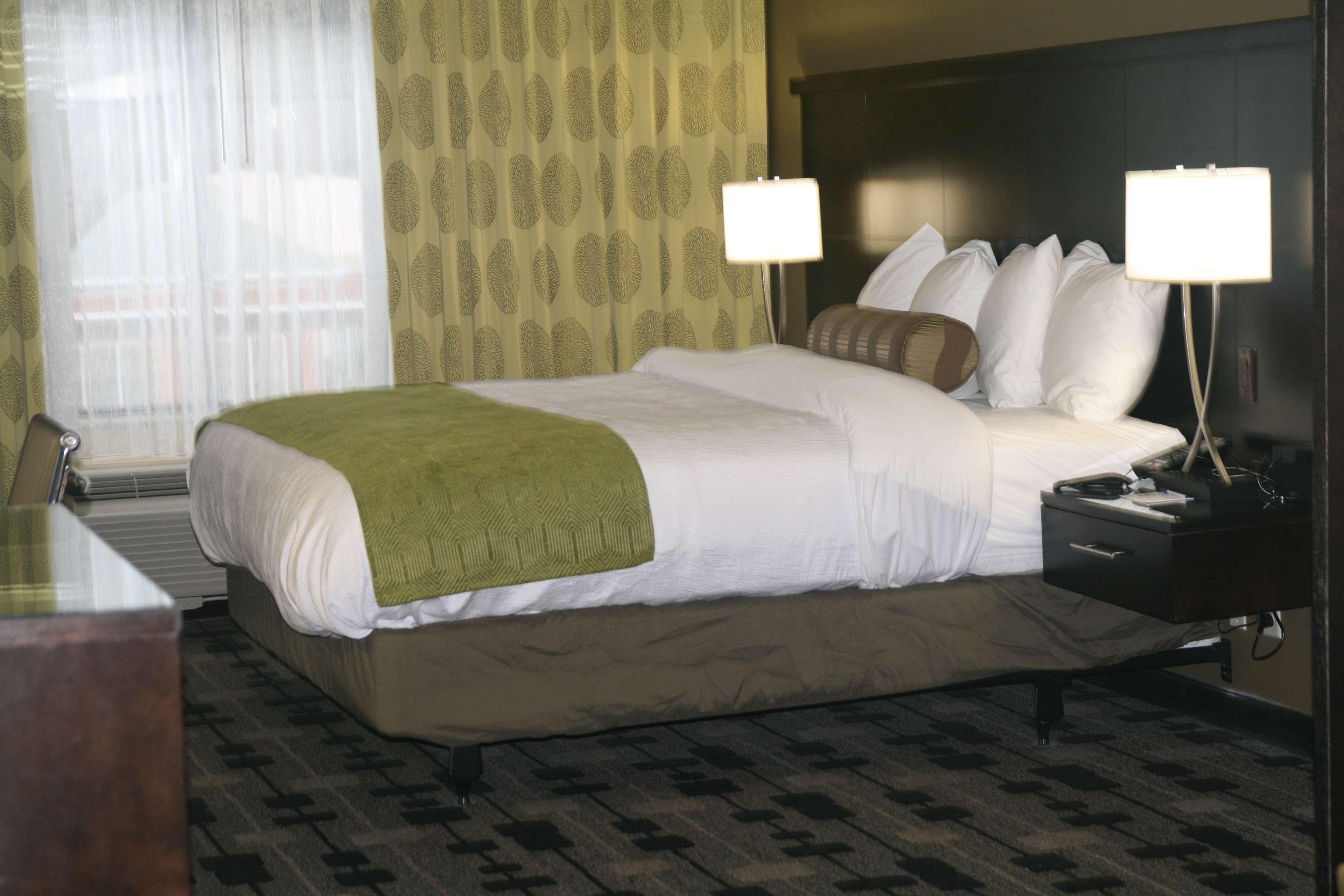 Best Western Plus University Inn Хатисбург Екстериор снимка