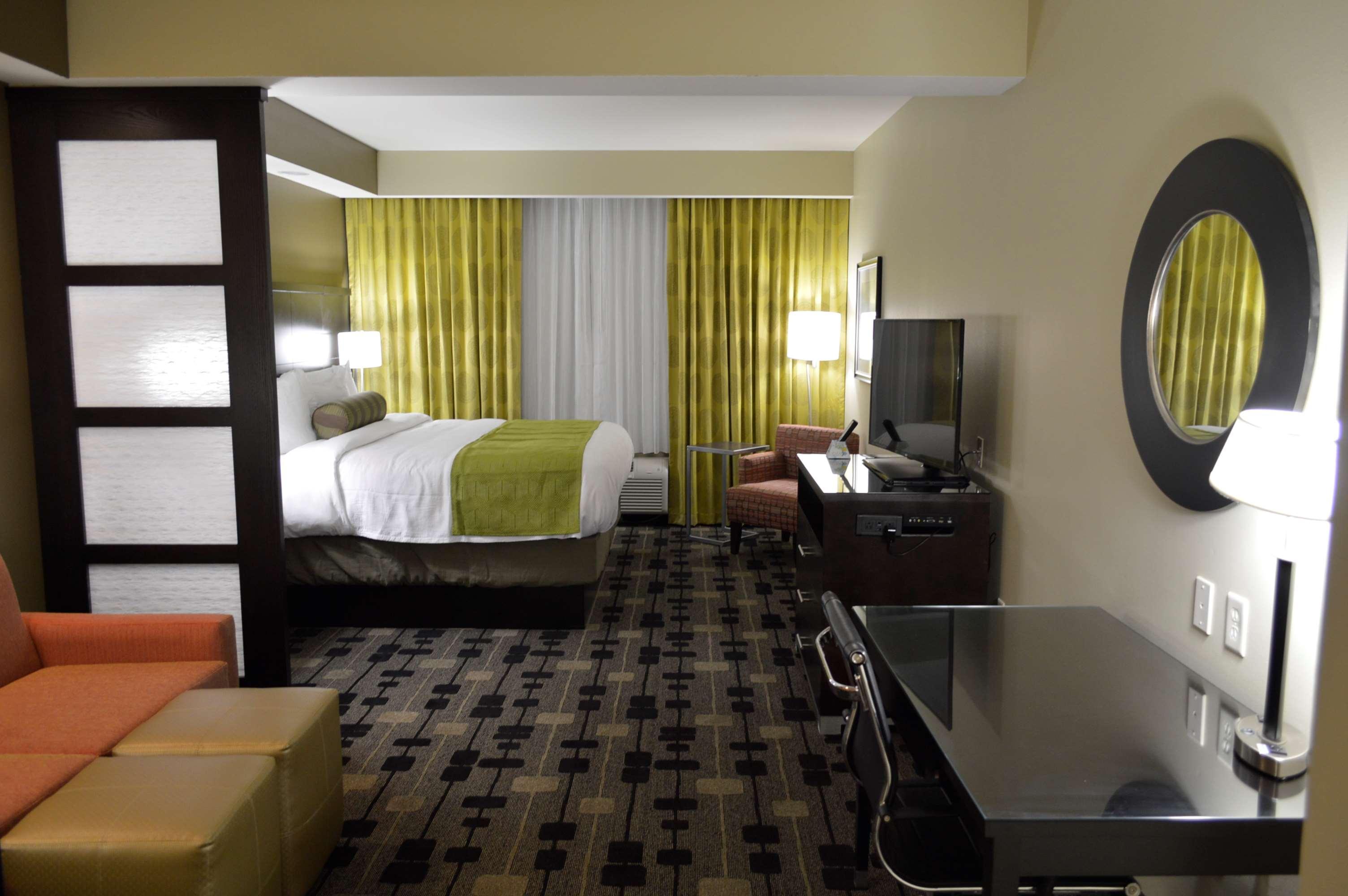 Best Western Plus University Inn Хатисбург Екстериор снимка